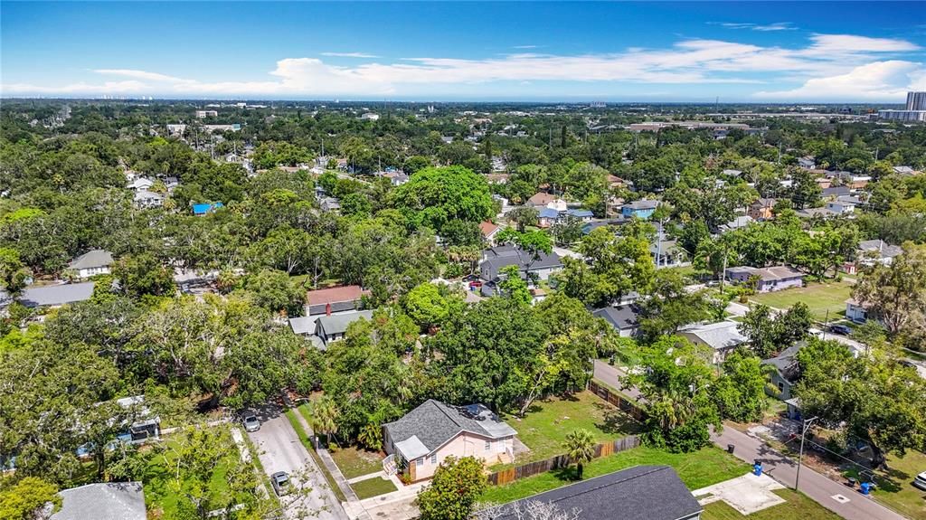 合同活跃: $260,000 (2 贝兹, 1 浴室, 1334 平方英尺)