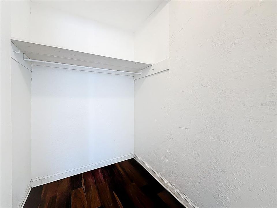 合同活跃: $260,000 (2 贝兹, 1 浴室, 1334 平方英尺)