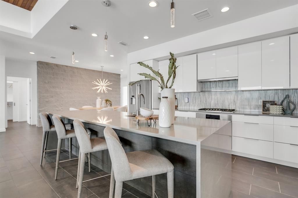 待售: $3,299,999 (4 贝兹, 3 浴室, 3384 平方英尺)