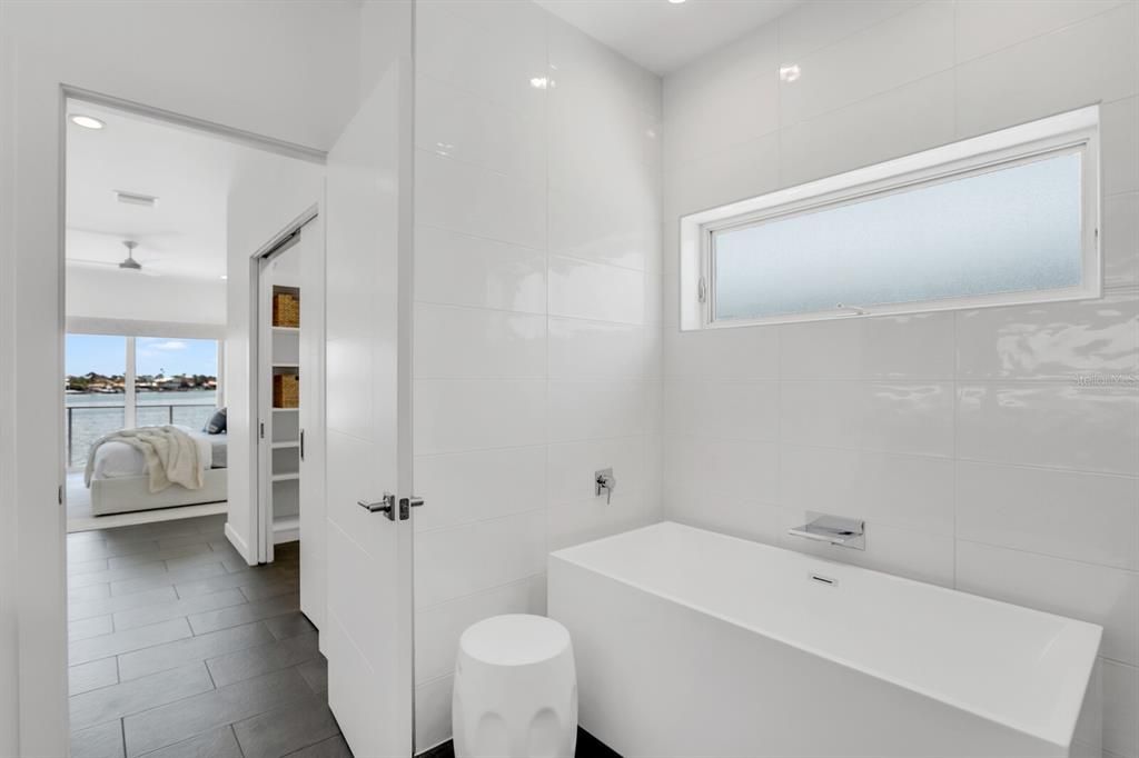 待售: $3,299,999 (4 贝兹, 3 浴室, 3384 平方英尺)