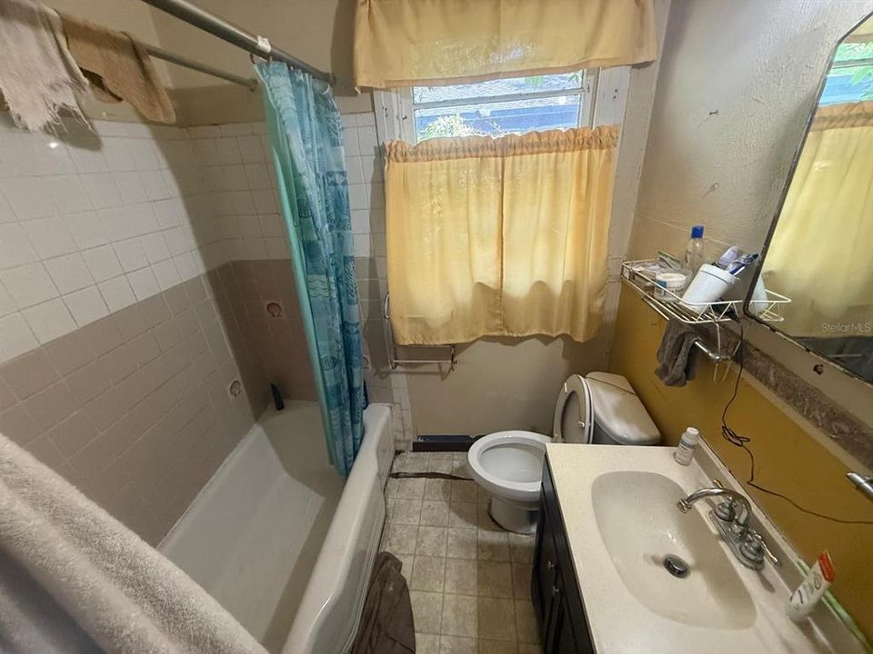 На продажу: $179,999 (2 спален, 1 ванн, 1050 Квадратных фут)