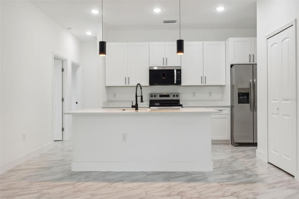 En Renta: $2,200 (4 camas, 2 baños, 1681 Pies cuadrados)