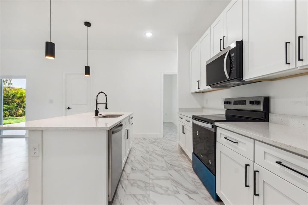 En Renta: $2,200 (4 camas, 2 baños, 1681 Pies cuadrados)