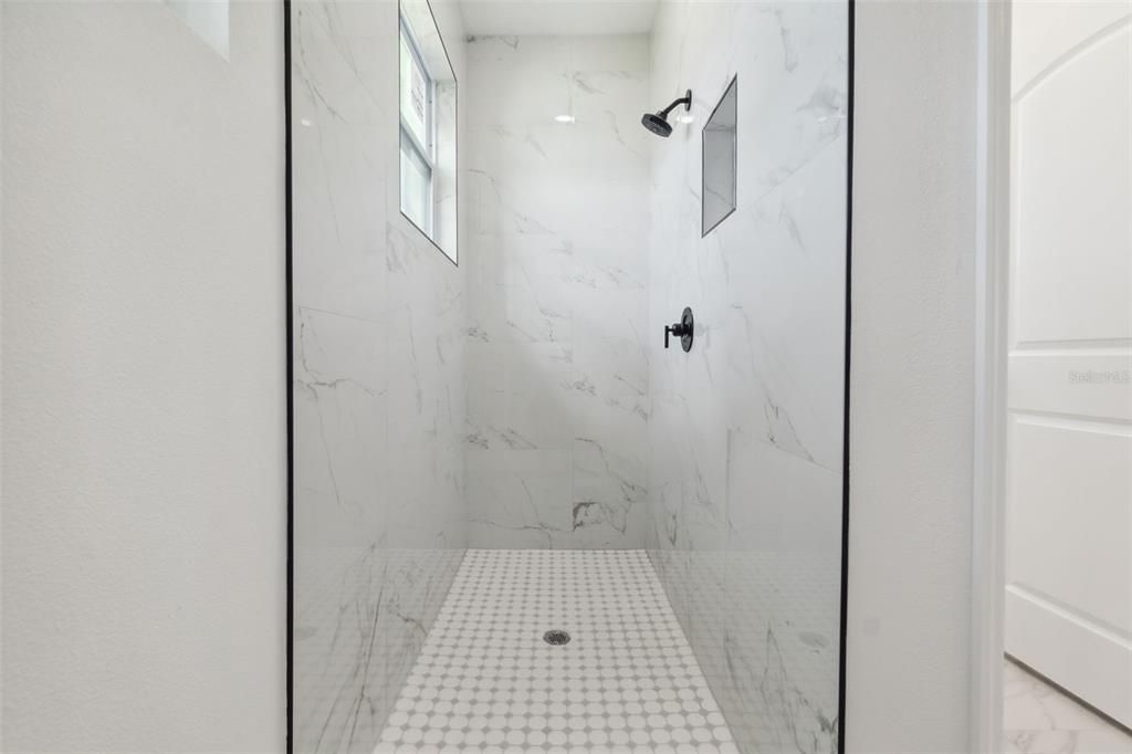 En Renta: $2,200 (4 camas, 2 baños, 1681 Pies cuadrados)