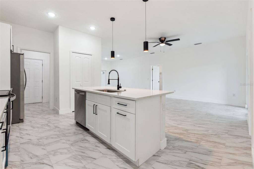 En Renta: $2,200 (4 camas, 2 baños, 1681 Pies cuadrados)