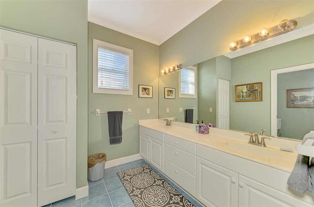 出租: $8,000 (3 贝兹, 3 浴室, 2317 平方英尺)