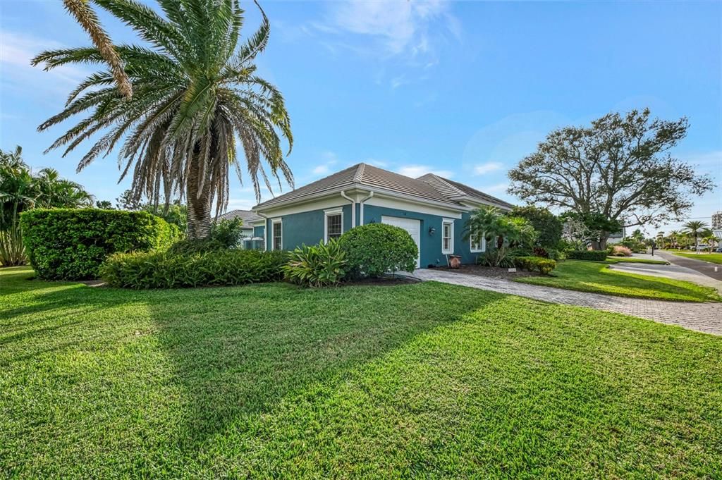 出租: $8,000 (3 贝兹, 3 浴室, 2317 平方英尺)