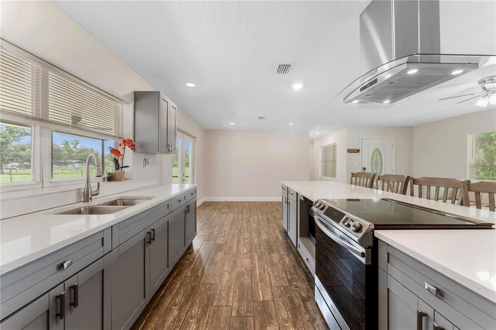 На продажу: $579,000 (3 спален, 2 ванн, 2101 Квадратных фут)