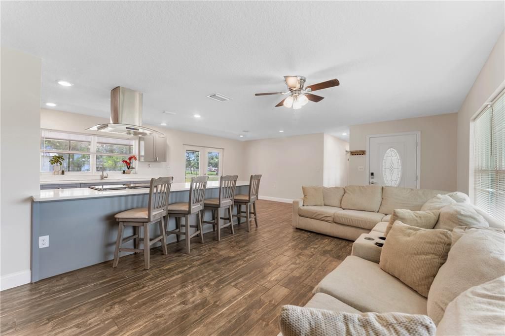 На продажу: $579,000 (3 спален, 2 ванн, 2101 Квадратных фут)