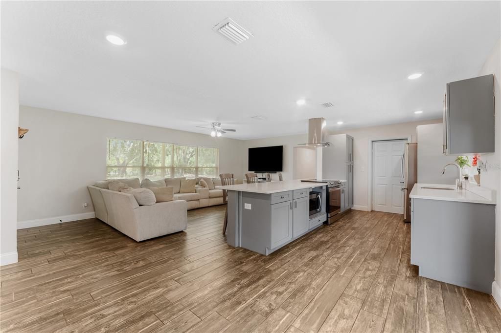 На продажу: $579,000 (3 спален, 2 ванн, 2101 Квадратных фут)