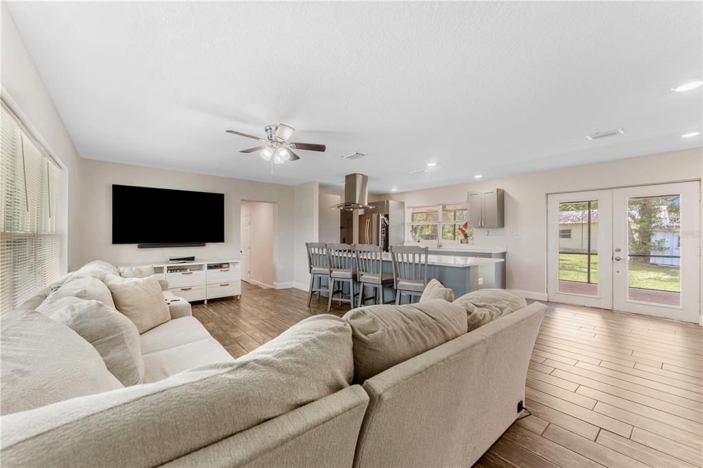 На продажу: $579,000 (3 спален, 2 ванн, 2101 Квадратных фут)