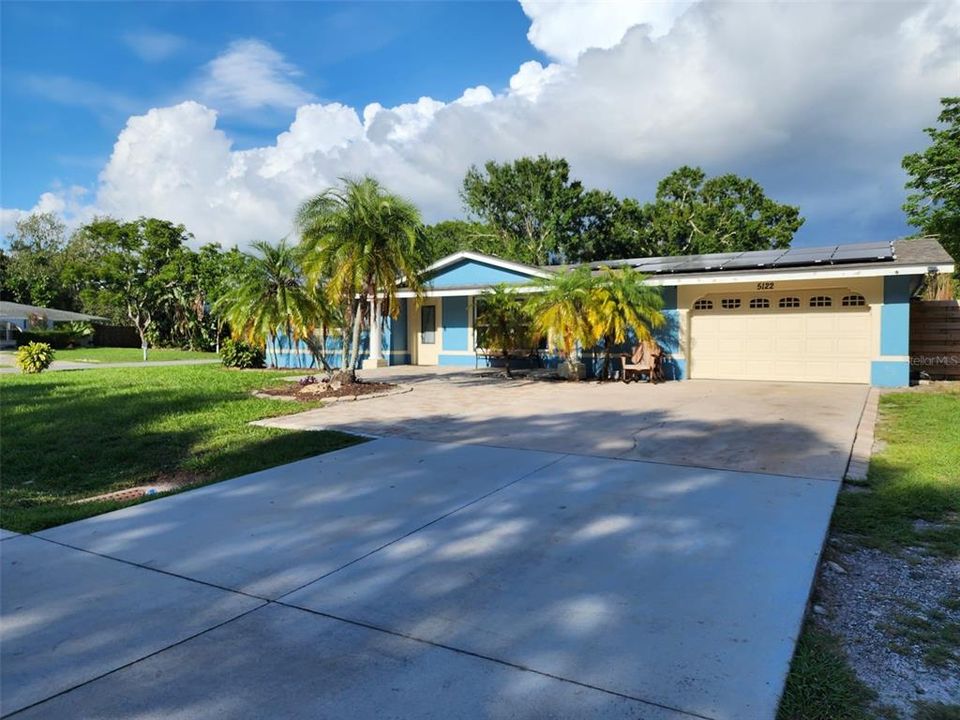 Recently Sold: $470,000 (4 beds, 3 baths, 2166 Square Feet)