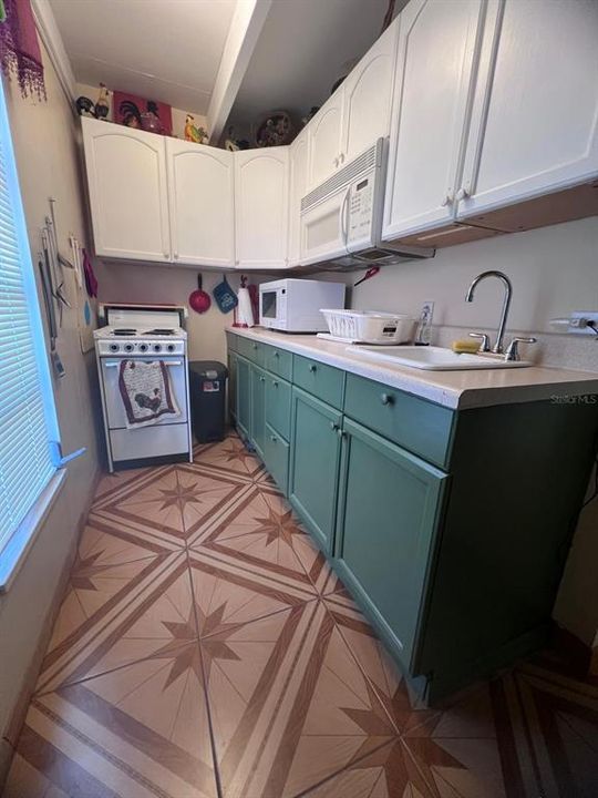 待售: $88,000 (1 贝兹, 1 浴室, 648 平方英尺)