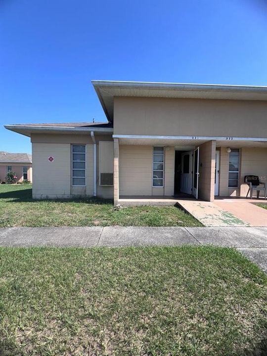 待售: $88,000 (1 贝兹, 1 浴室, 648 平方英尺)