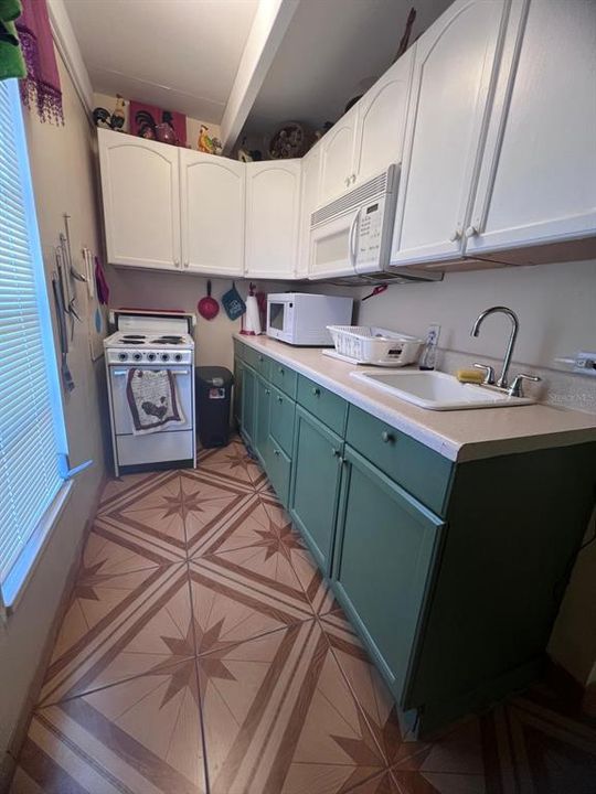 待售: $88,000 (1 贝兹, 1 浴室, 648 平方英尺)