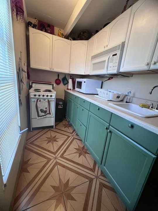 待售: $88,000 (1 贝兹, 1 浴室, 648 平方英尺)