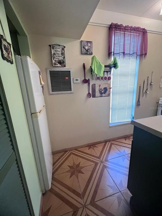 待售: $88,000 (1 贝兹, 1 浴室, 648 平方英尺)