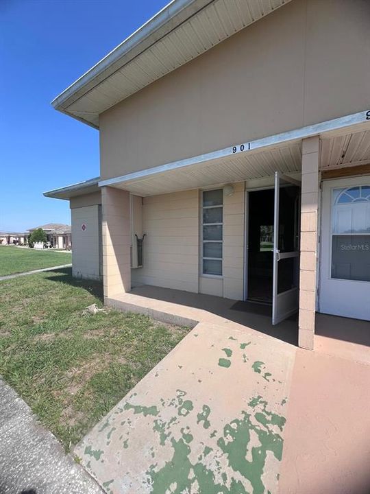 待售: $88,000 (1 贝兹, 1 浴室, 648 平方英尺)