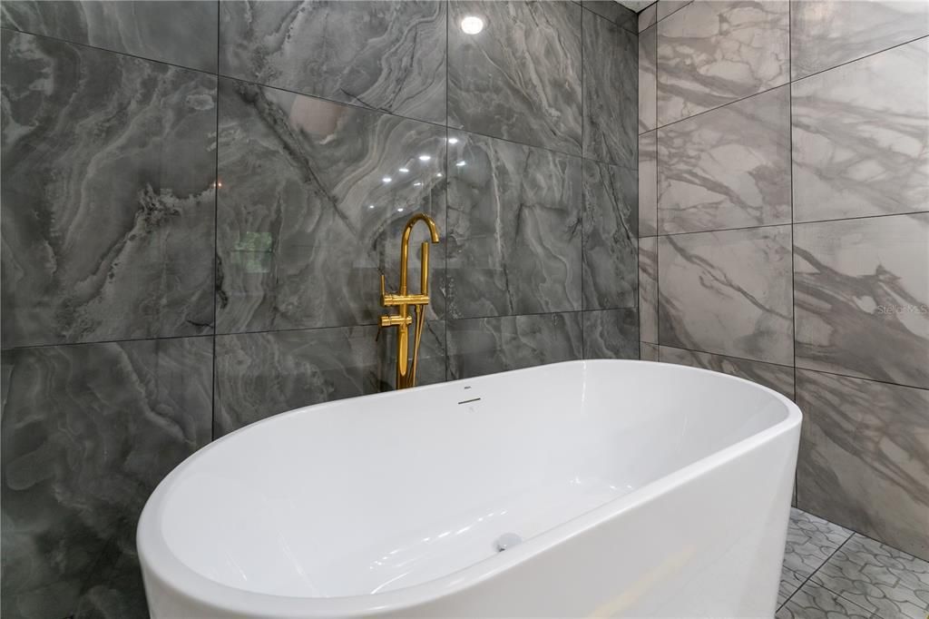 Activo con contrato: $629,000 (4 camas, 3 baños, 2523 Pies cuadrados)