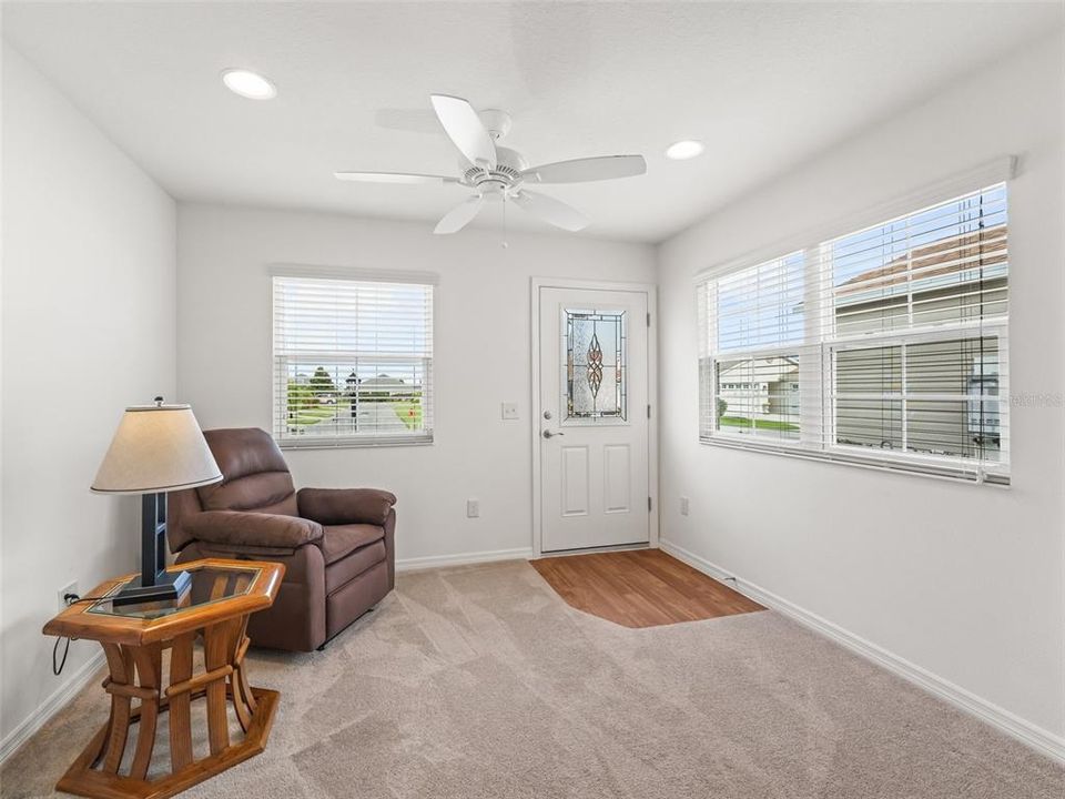 На продажу: $288,000 (2 спален, 2 ванн, 1258 Квадратных фут)