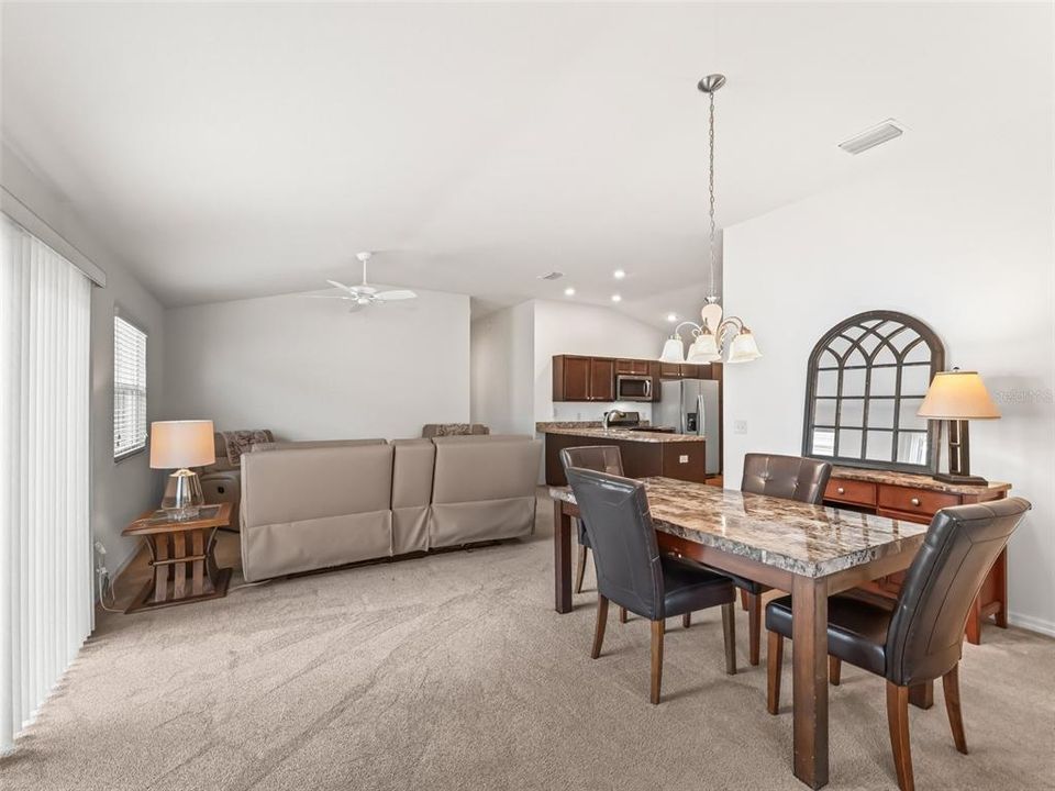 На продажу: $288,000 (2 спален, 2 ванн, 1258 Квадратных фут)