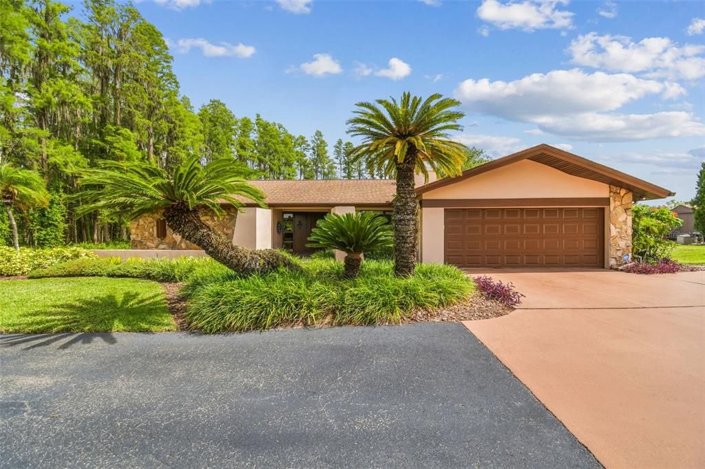 For Sale: $4,200,000 (3 beds, 2 baths, 2376 Square Feet)