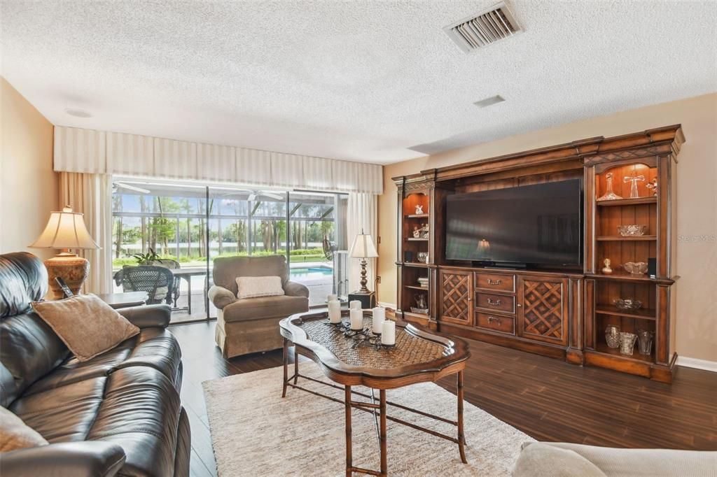 For Sale: $4,200,000 (3 beds, 2 baths, 2376 Square Feet)