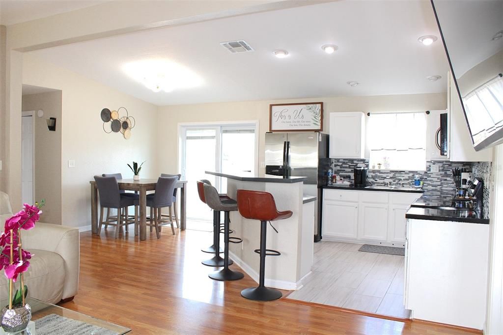 待售: $435,900 (5 贝兹, 3 浴室, 1750 平方英尺)