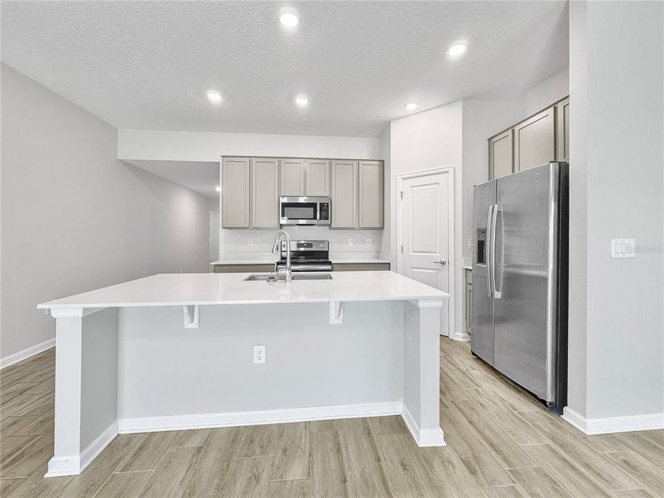 Active With Contract: $280,000 (3 beds, 2 baths, 1511 Square Feet)