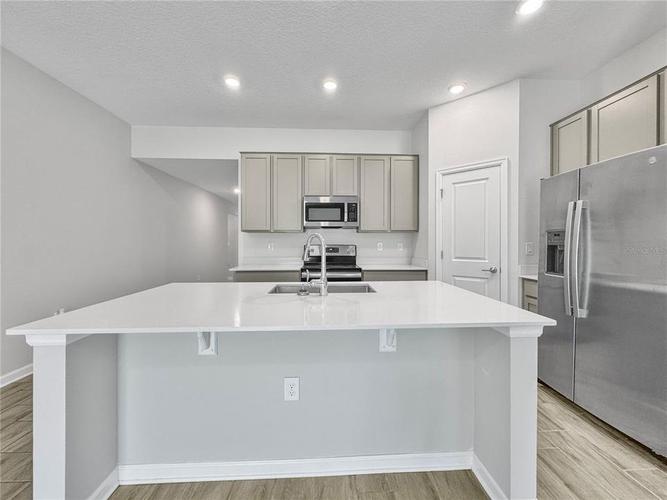 Active With Contract: $280,000 (3 beds, 2 baths, 1511 Square Feet)