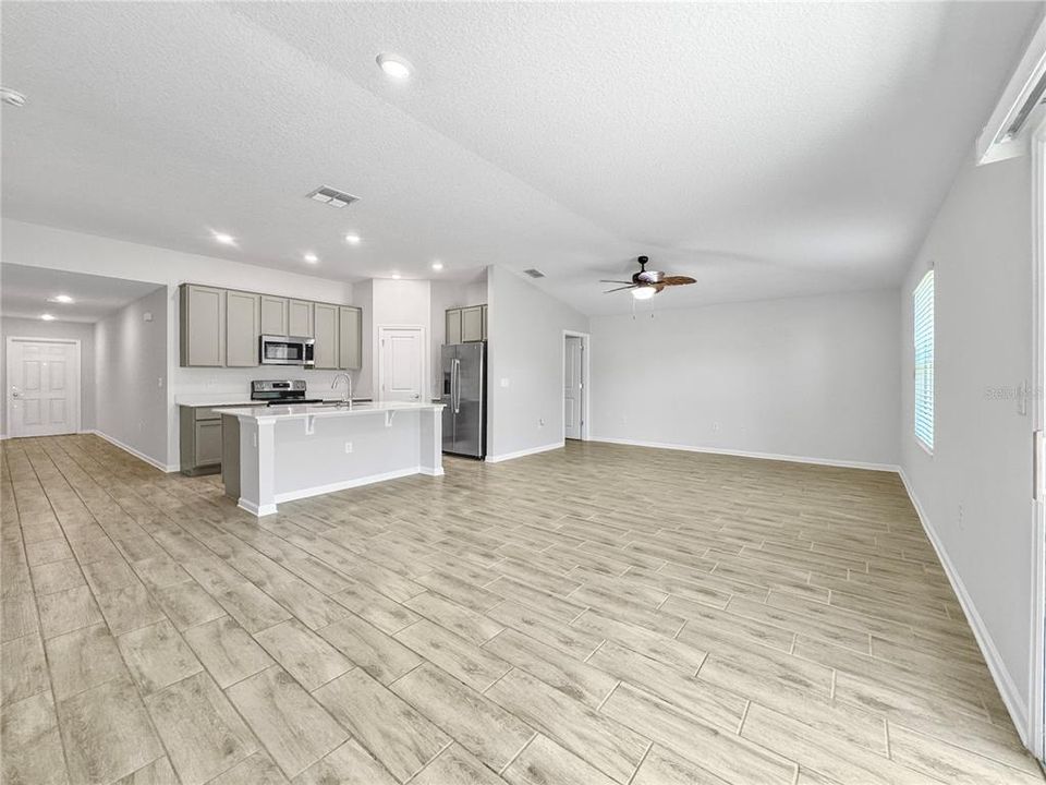 Active With Contract: $280,000 (3 beds, 2 baths, 1511 Square Feet)