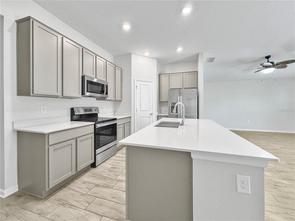 Active With Contract: $280,000 (3 beds, 2 baths, 1511 Square Feet)