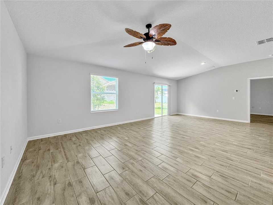 Active With Contract: $280,000 (3 beds, 2 baths, 1511 Square Feet)