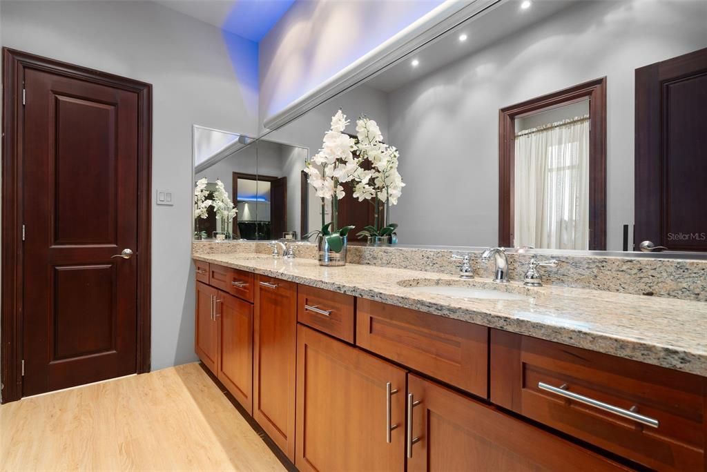 For Sale: $1,975,000 (4 beds, 3 baths, 3600 Square Feet)