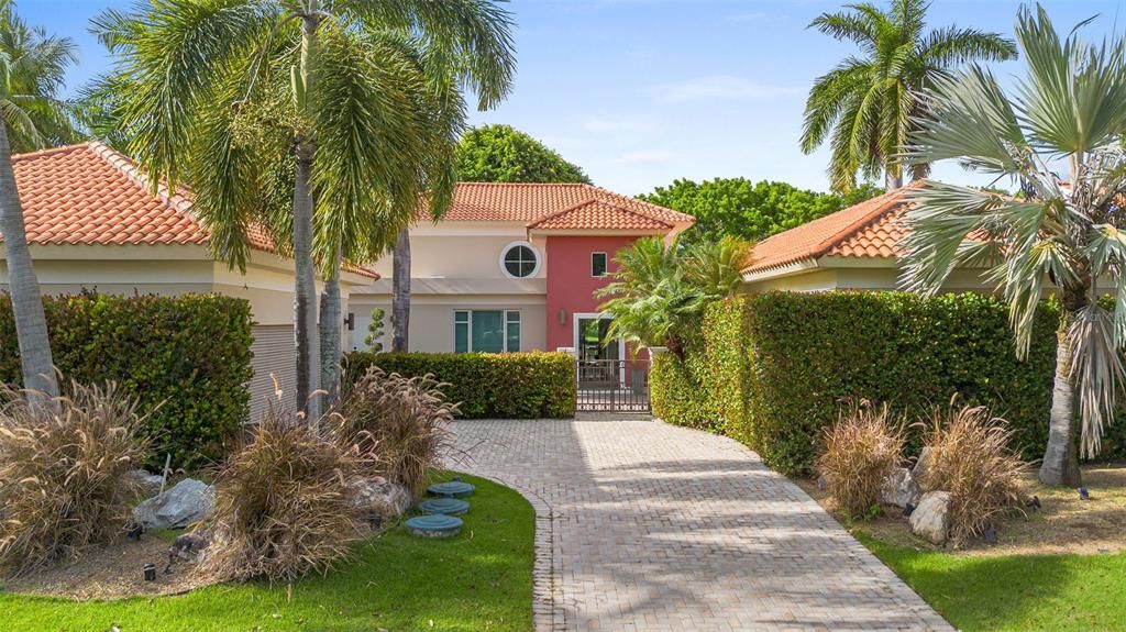 For Sale: $1,975,000 (4 beds, 3 baths, 3600 Square Feet)