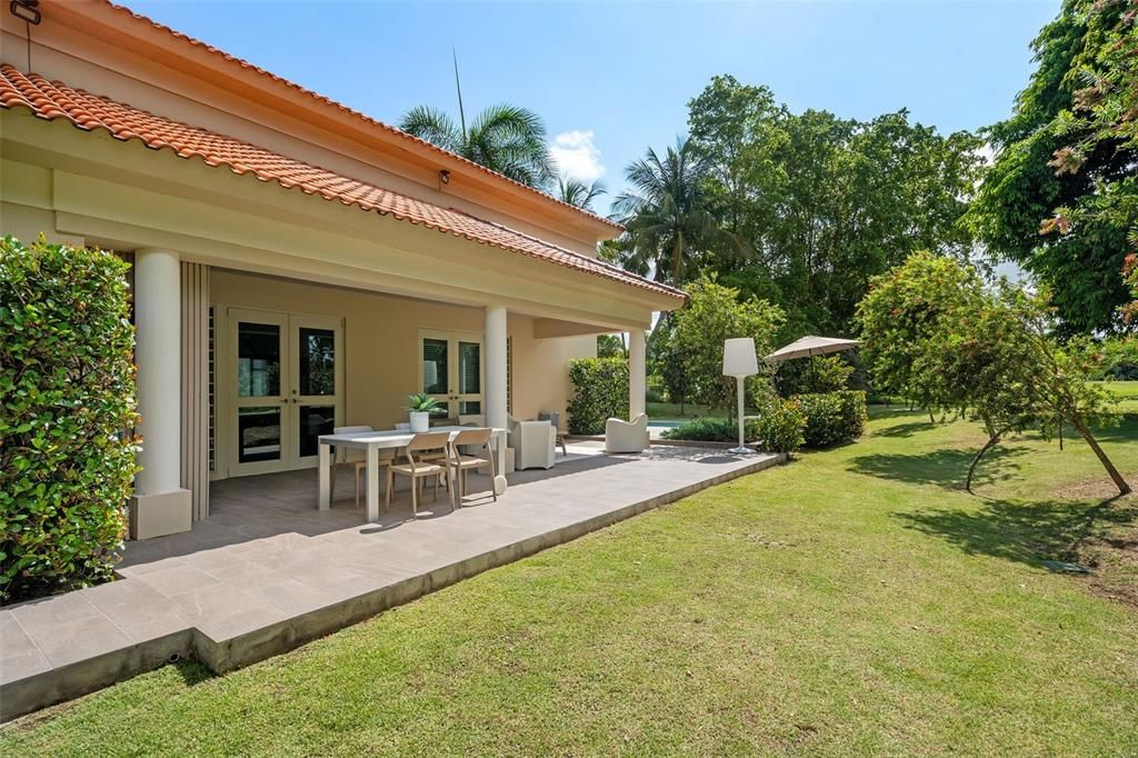 For Sale: $1,975,000 (4 beds, 3 baths, 3600 Square Feet)