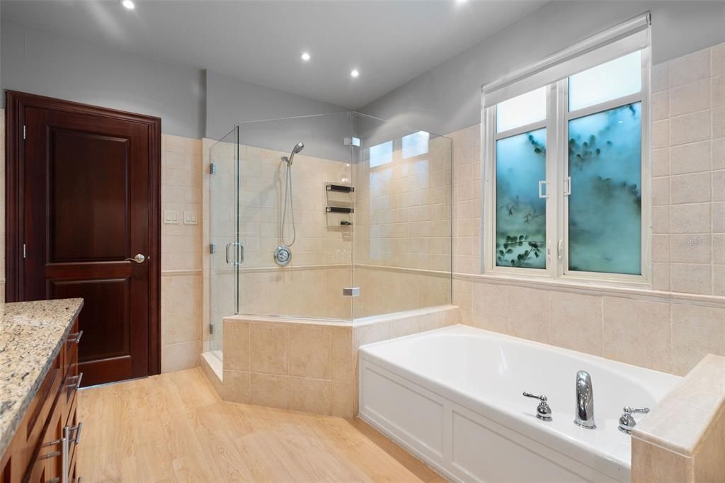 For Sale: $1,975,000 (4 beds, 3 baths, 3600 Square Feet)