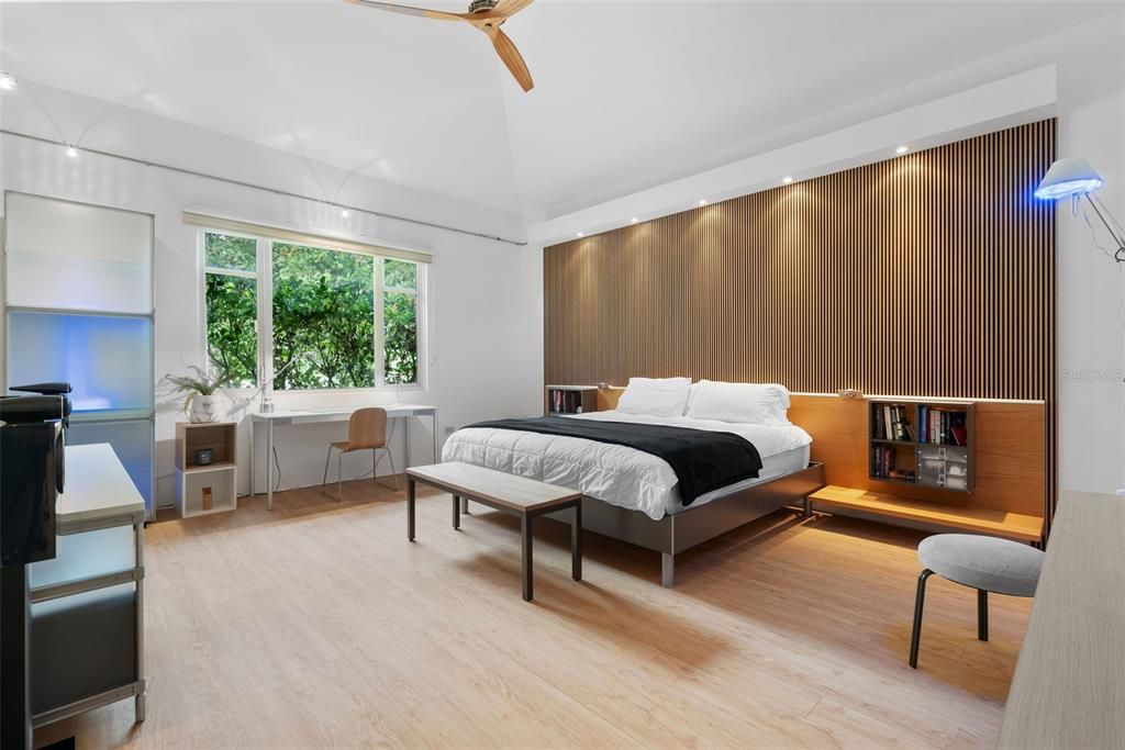 For Sale: $1,975,000 (4 beds, 3 baths, 3600 Square Feet)