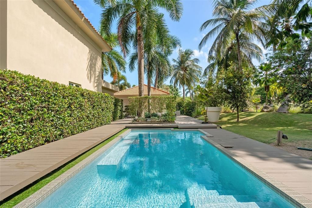 For Sale: $1,975,000 (4 beds, 3 baths, 3600 Square Feet)