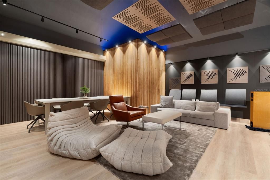 For Sale: $1,975,000 (4 beds, 3 baths, 3600 Square Feet)