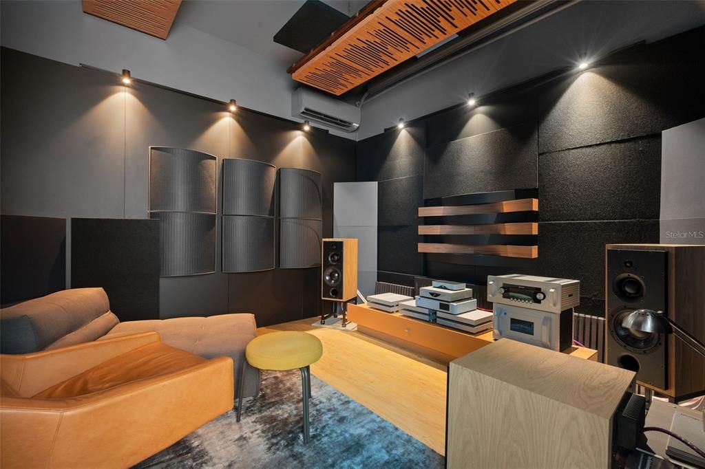 For Sale: $1,975,000 (4 beds, 3 baths, 3600 Square Feet)