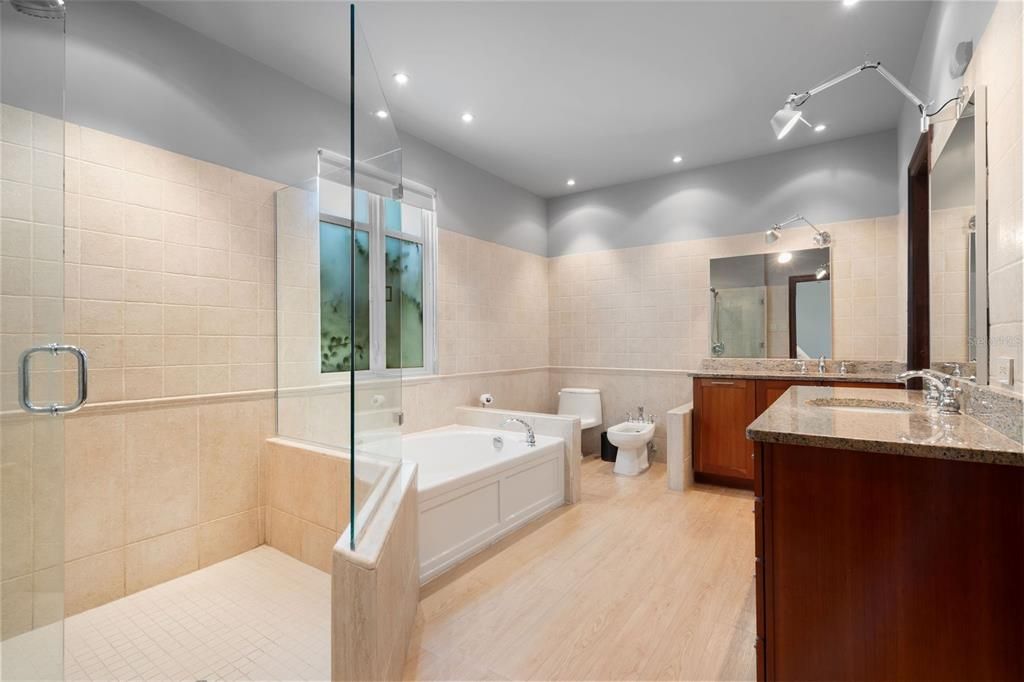 For Sale: $1,975,000 (4 beds, 3 baths, 3600 Square Feet)