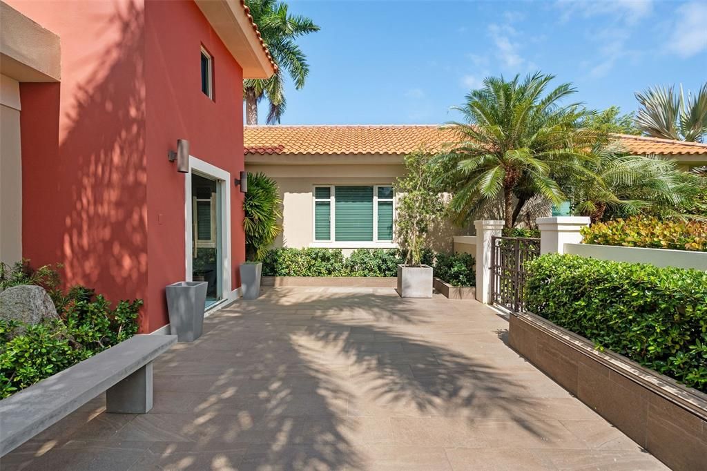 For Sale: $1,975,000 (4 beds, 3 baths, 3600 Square Feet)