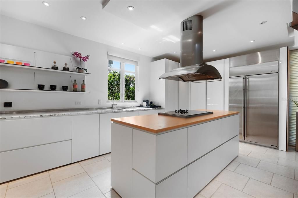 For Sale: $1,975,000 (4 beds, 3 baths, 3600 Square Feet)