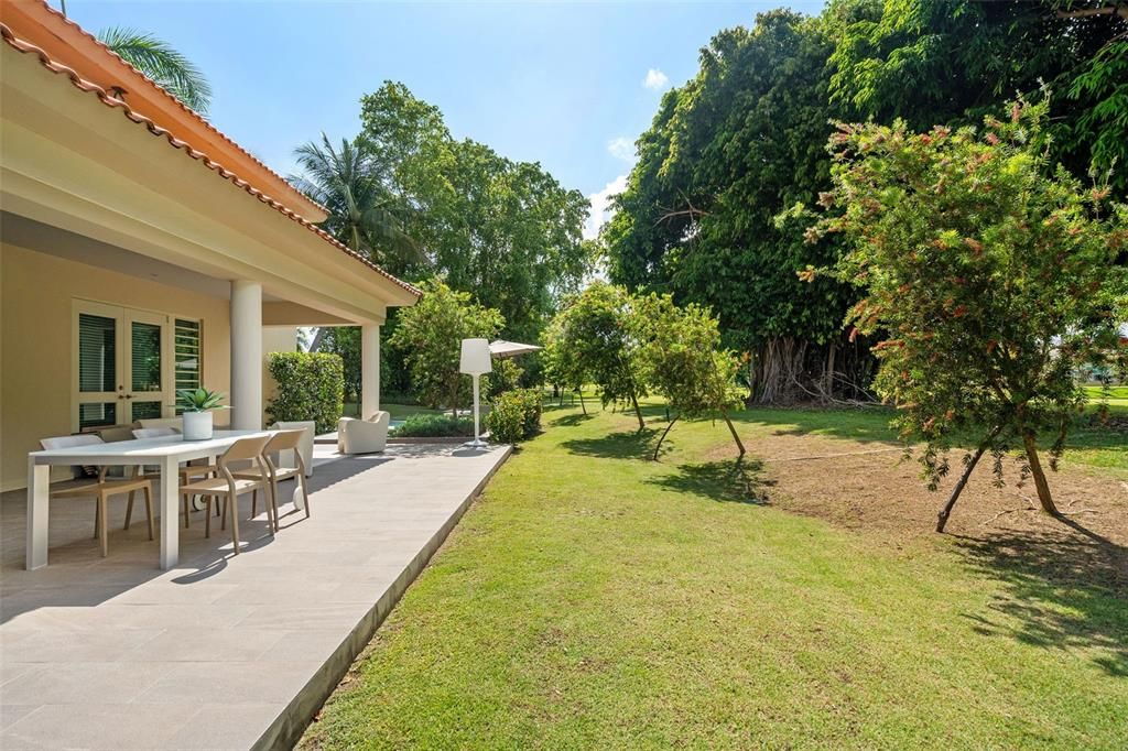 For Sale: $1,975,000 (4 beds, 3 baths, 3600 Square Feet)