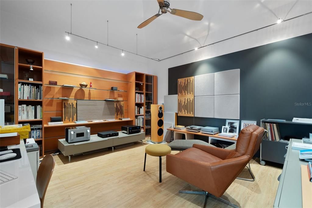 For Sale: $1,975,000 (4 beds, 3 baths, 3600 Square Feet)