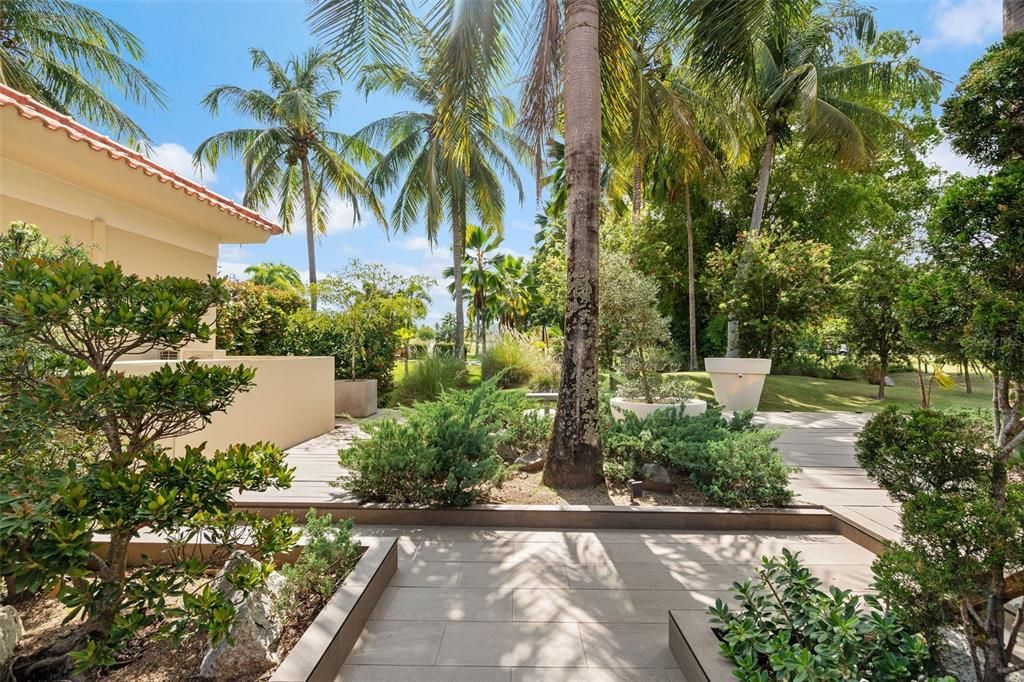 For Sale: $1,975,000 (4 beds, 3 baths, 3600 Square Feet)