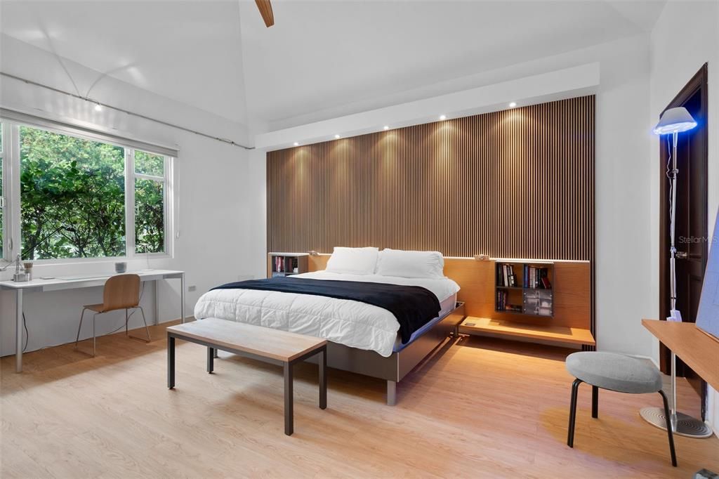 For Sale: $1,975,000 (4 beds, 3 baths, 3600 Square Feet)