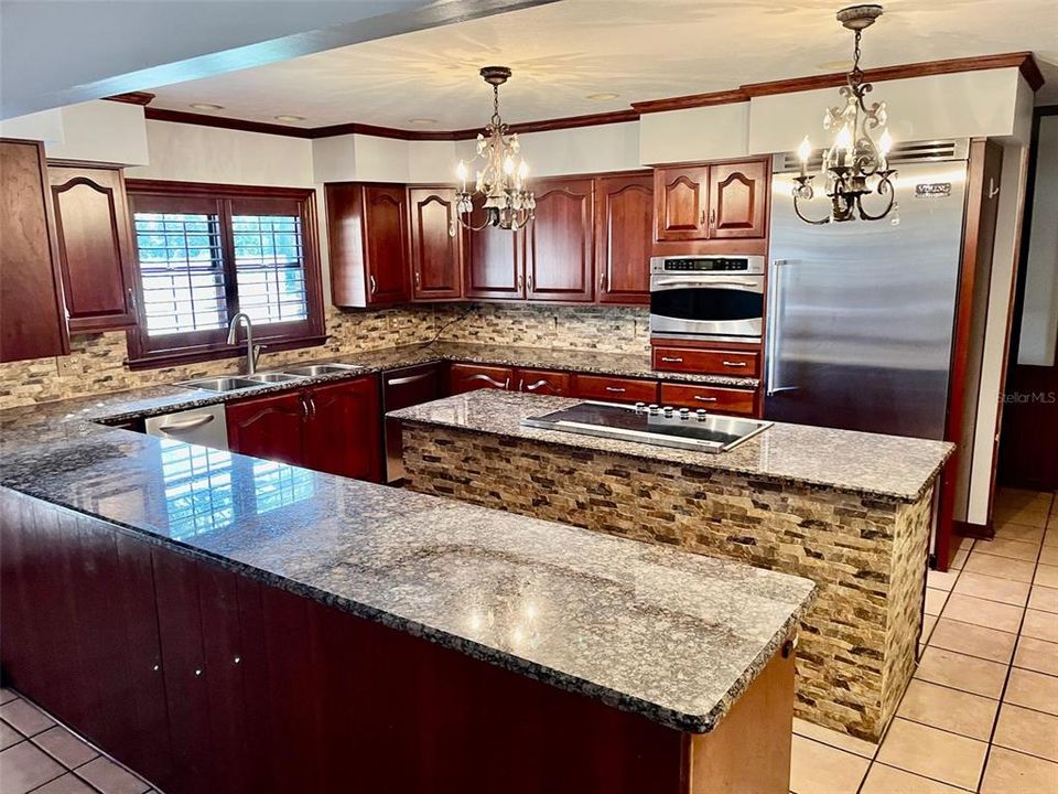 For Rent: $3,995 (4 beds, 3 baths, 3333 Square Feet)