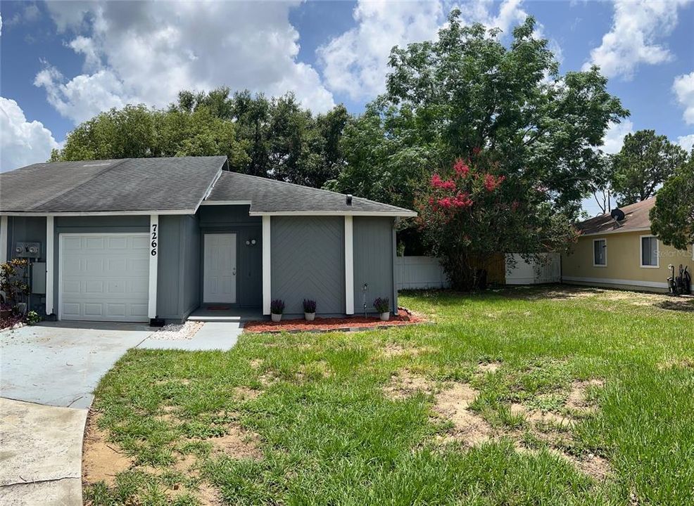 Под контрактом: $237,000 (2 спален, 2 ванн, 948 Квадратных фут)